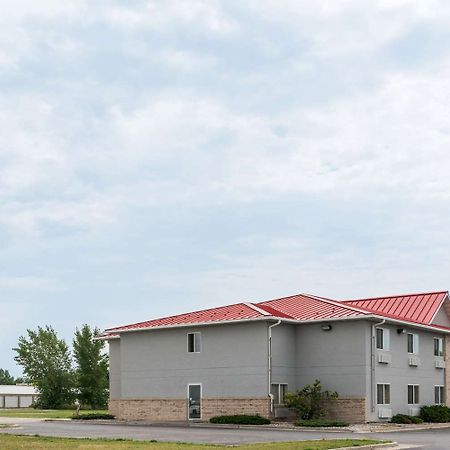 Howard Johnson By Wyndham West Fargo ภายนอก รูปภาพ
