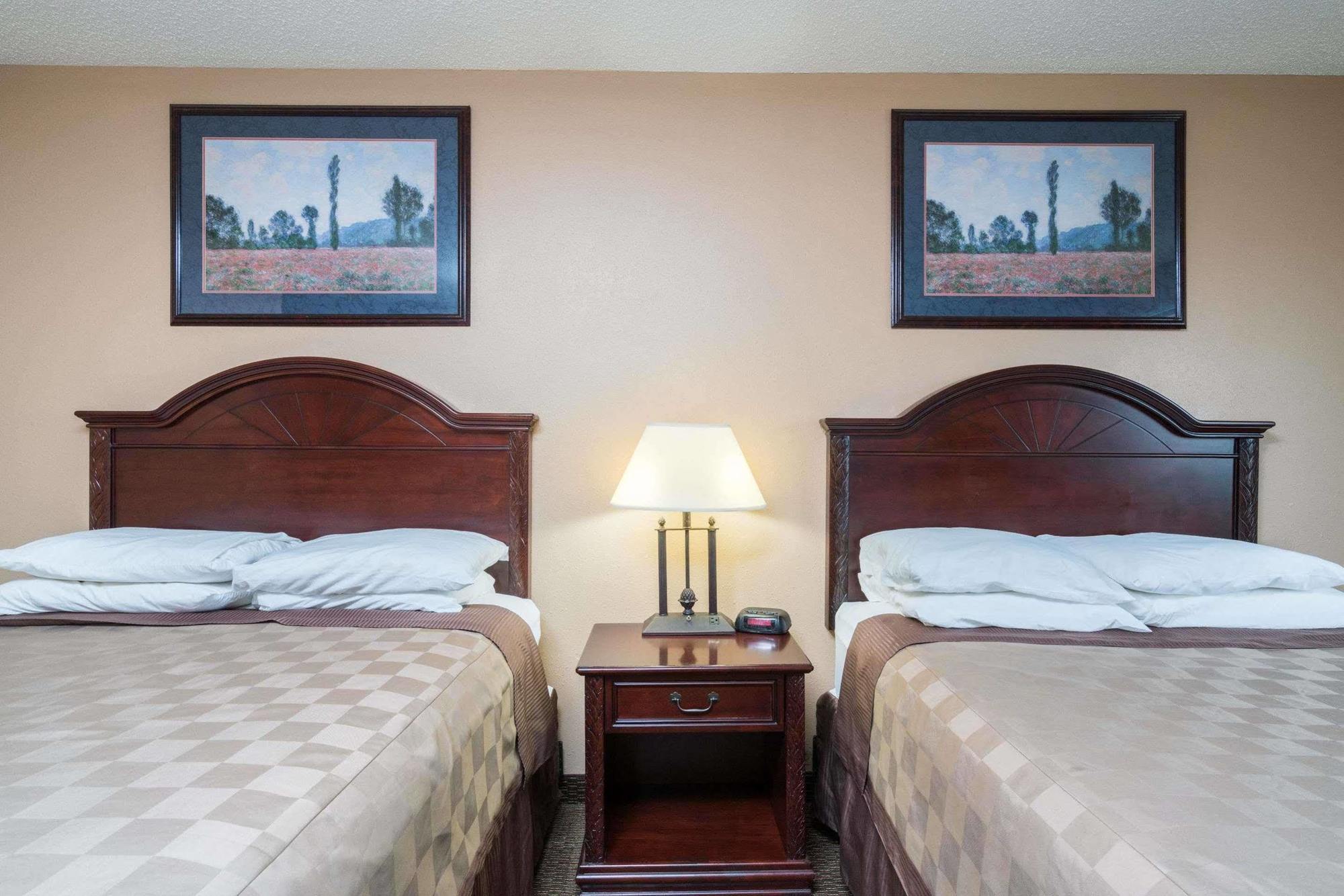 Howard Johnson By Wyndham West Fargo ภายนอก รูปภาพ