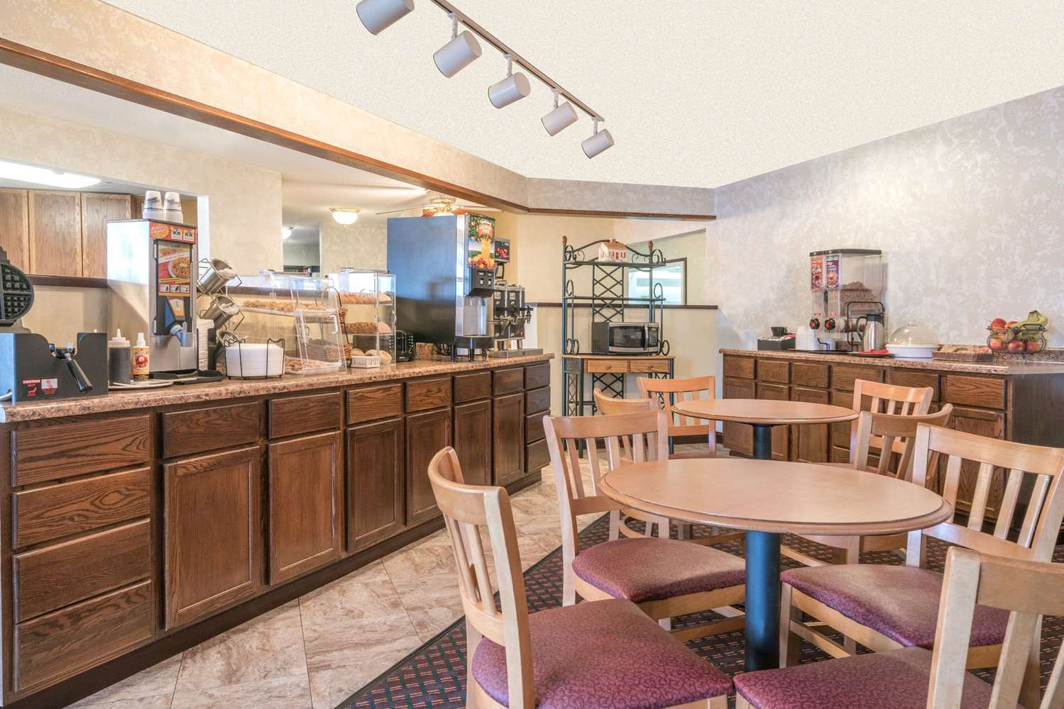 Howard Johnson By Wyndham West Fargo ภายนอก รูปภาพ