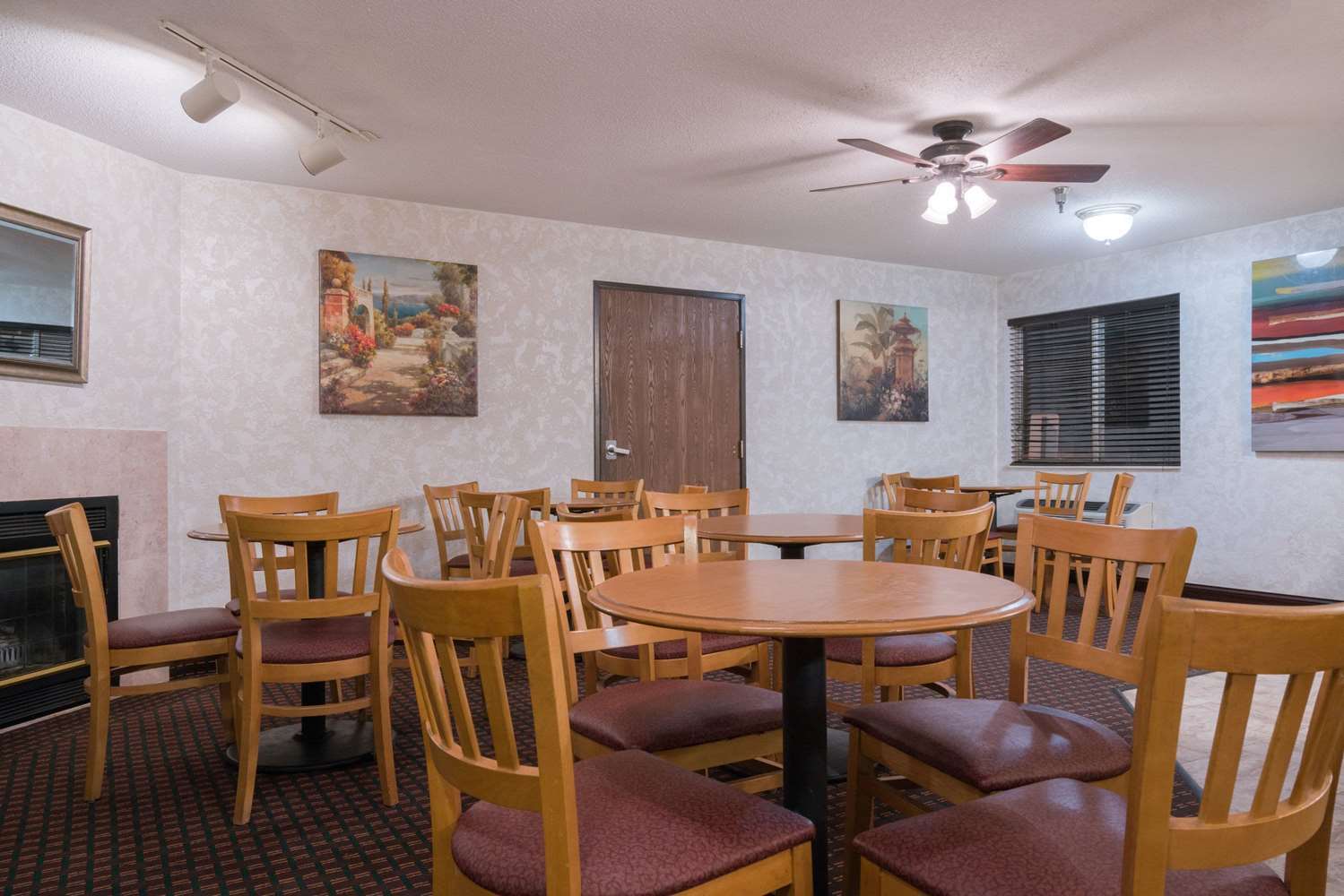 Howard Johnson By Wyndham West Fargo ภายนอก รูปภาพ